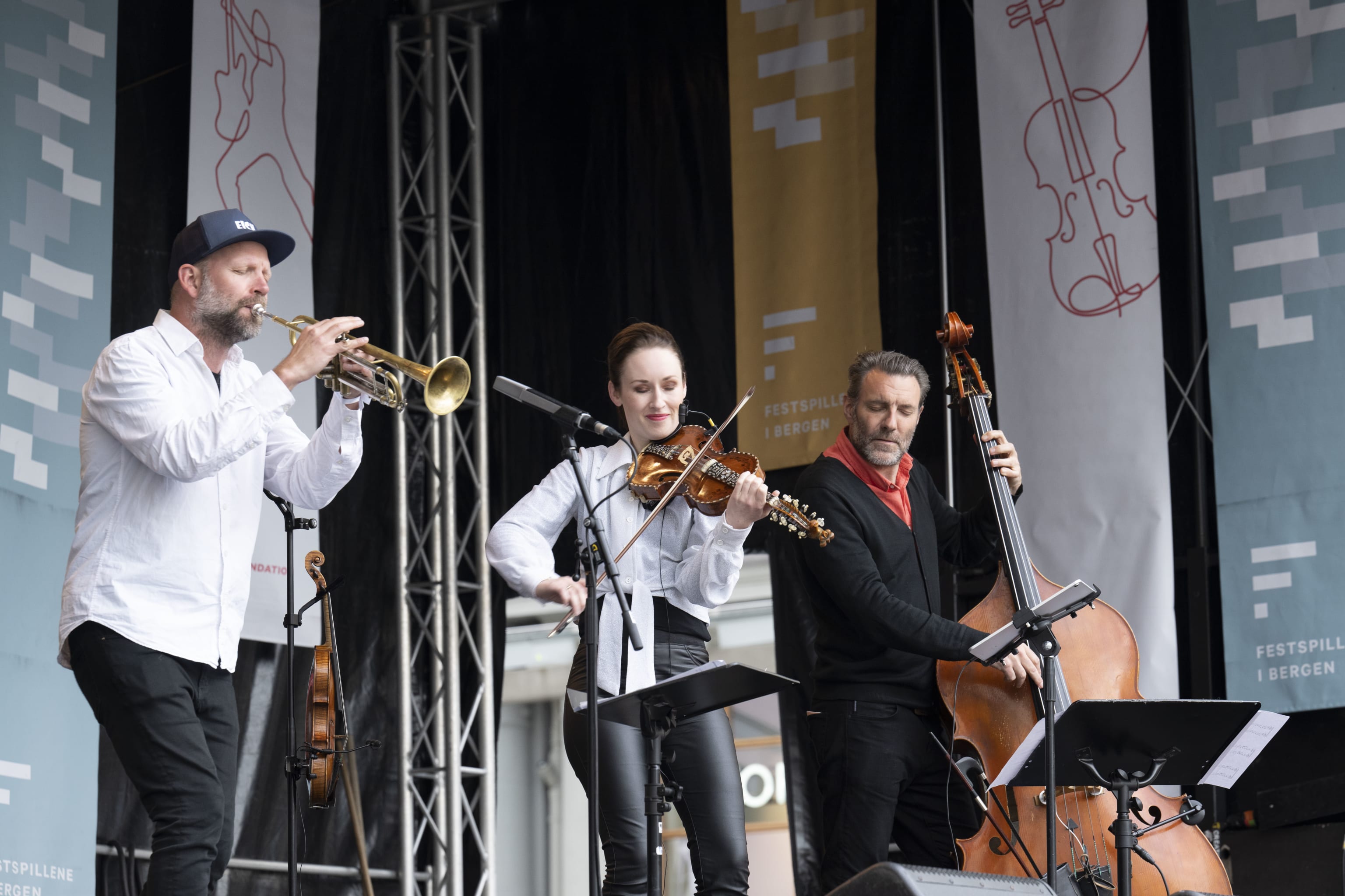 Ragnhild Hemsing, Mathias Eick & Mats Eilertsen. Foto: Thor Brødreskift